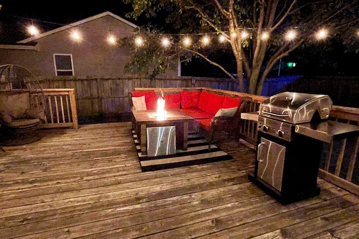 Outdoor Patio-pool Table-fire Pit-games - Wichita, KS