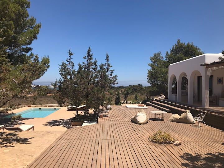 Villa Con Piscina Y Vista Hacia La Puesta Del - Formentera