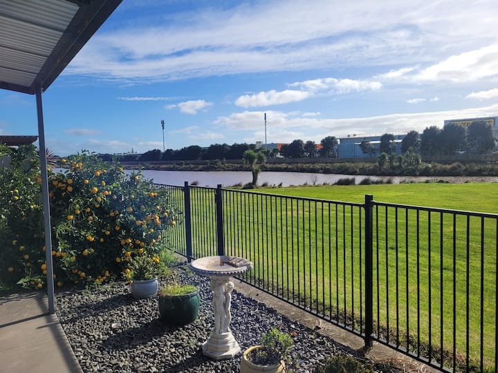 Family Friendly Holiday House On The Waterways - Papamoa