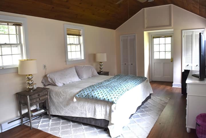 Charming Private  Room - Bedford, NY