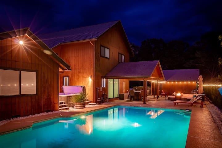 Sequoia Meadow Cabin ~Pool & Hot Tub- New Listing - Sequoia National Park