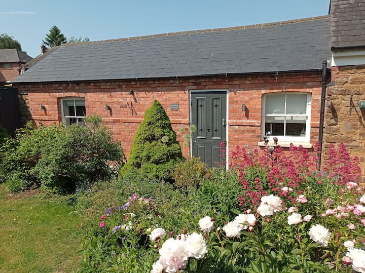 Cosy Little Barn - Kitchen, Bathroom, Own Access - Northamptonshire