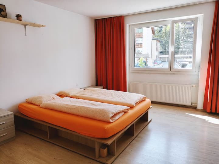 Room In Spacious Apartment - Saint Moritz