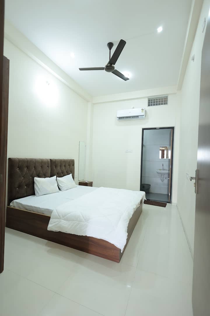 Sandhya Shri Residence - Standard Ac Room (G1) - Ujjain