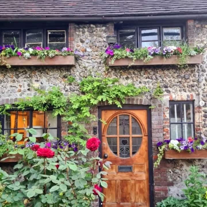 Family And Dog Friendly Tudor Cottage In Brighton - Steyning