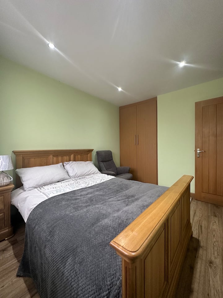Modern House, Cozy Room - Salford