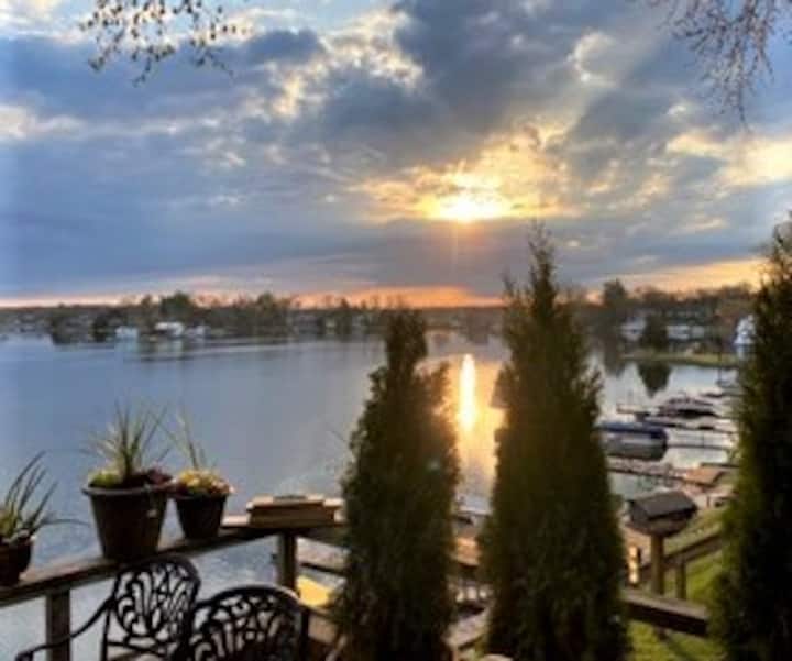 Best View On The Lake - Lake Orion, MI