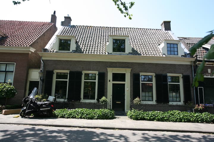 Grand Historic Canal Residence - (18e Eeuw) - Hilversum