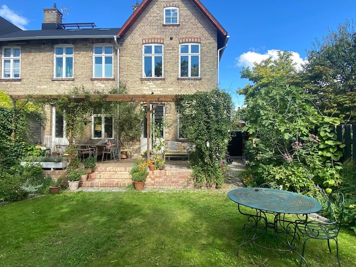Beautiful House In Limhamn, Malmö - マルメー