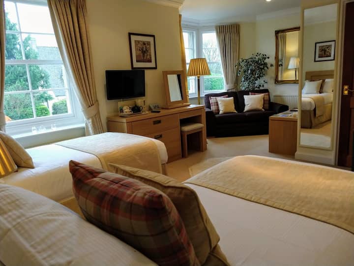 Cotteswold House Guest House - Cirencester