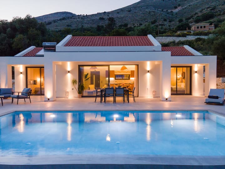 Villa Fortuna_brand New With Infinity Pool - Assos