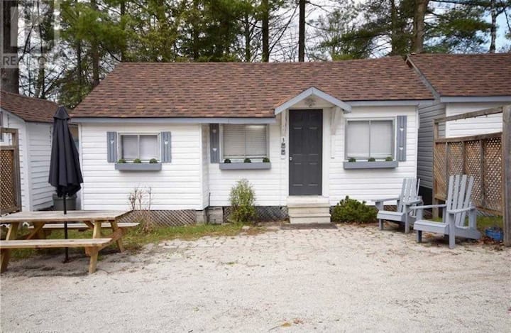 Charming Cottage Suite #3: Steps From Wasaga Beach - Wasaga Beach