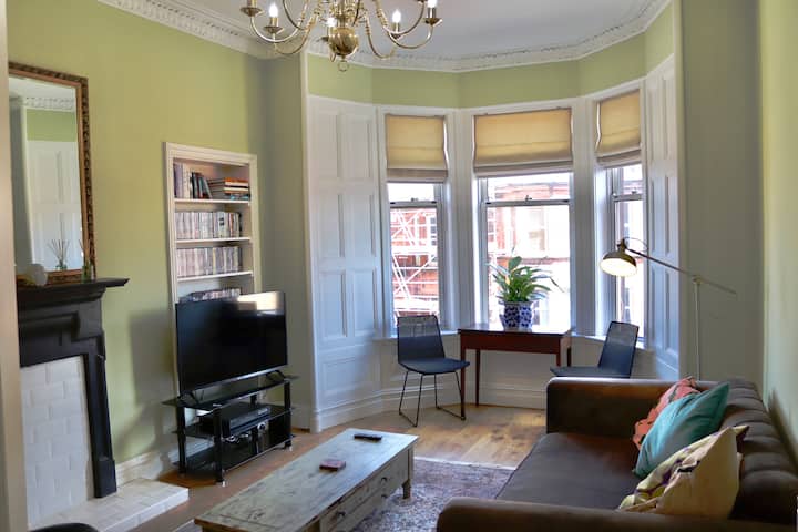 Central, Sunny, Classic 2-bed Apartment - Musselburgh