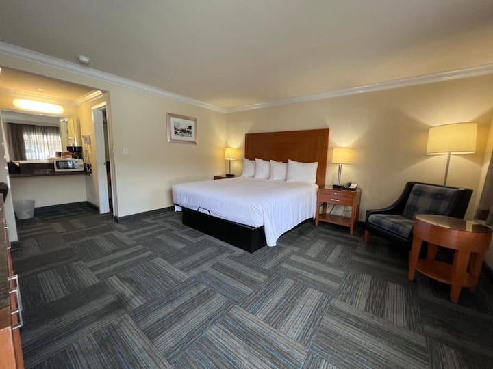 Premium King Bed- Inn At San Luis Obispo - San Luis Obispo