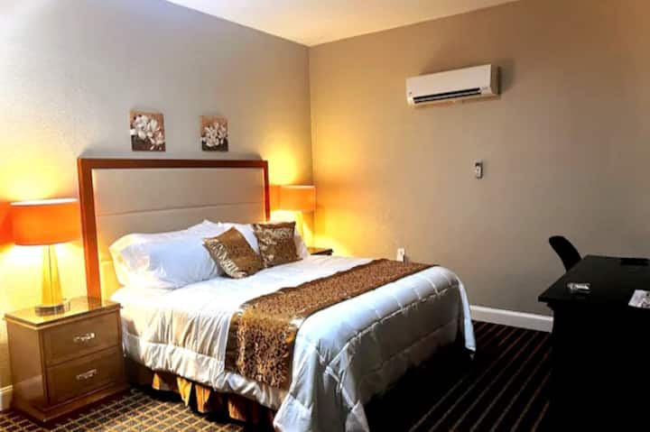 Hotel Pinehurst- Magnolia Suite 102 - Laurel, MS
