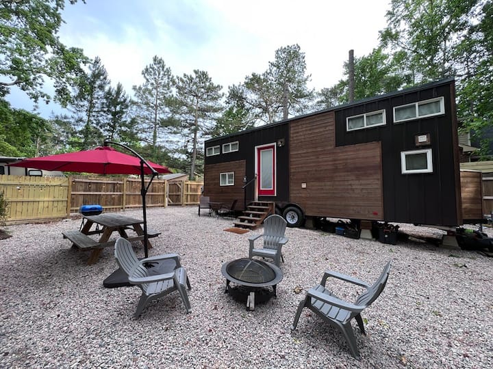 The Awesome 'Grizzly' Tiny Home! - Falls Lake State Recreation Area, Wake Forest