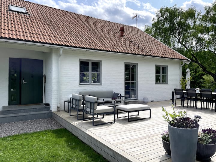 Hemtrevlig Villa I Stocksund - Danderyd