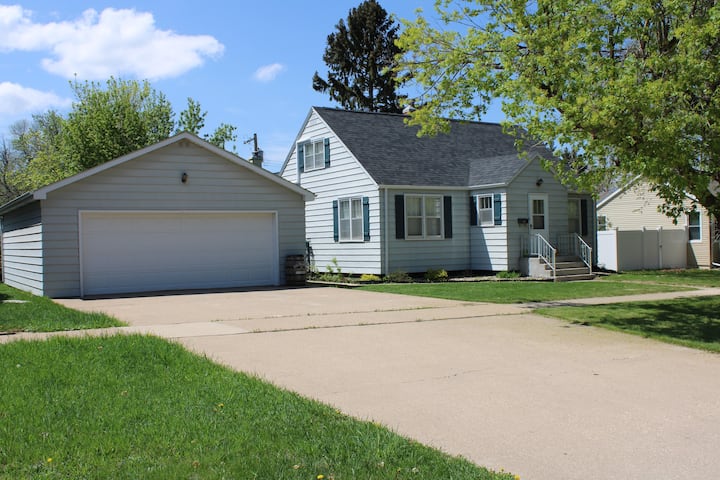 Grammy's Place, A Home In Spearfish With Garage - Spearfish, SD