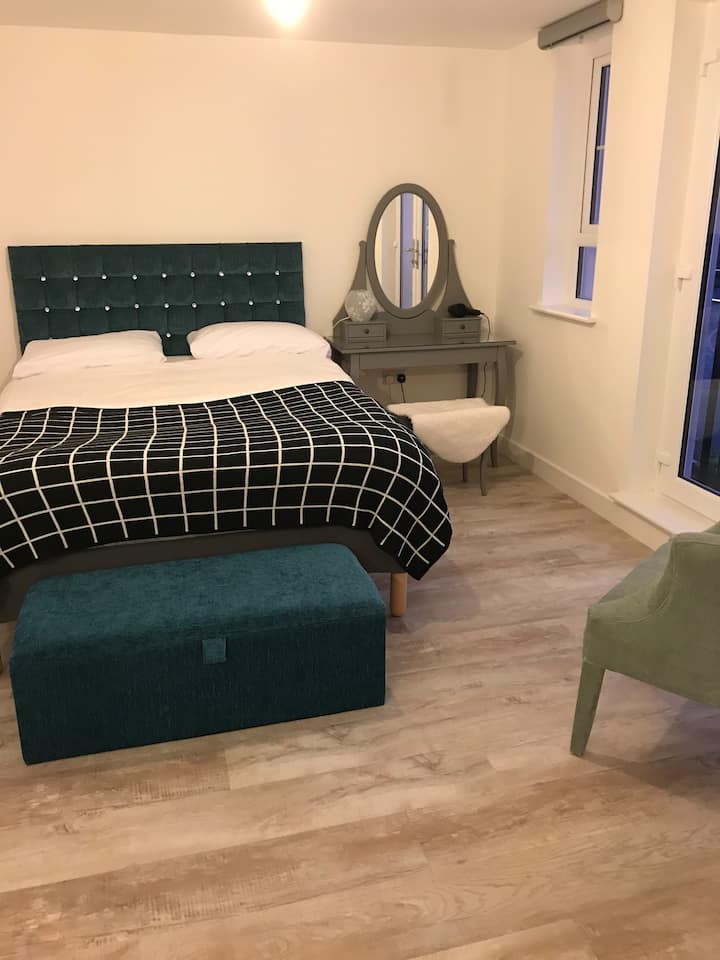Large Private En Suite Bedroom - Musselburgh