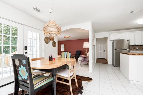 Cozy Bedroom In Medical Cottage - Baton Rouge, LA