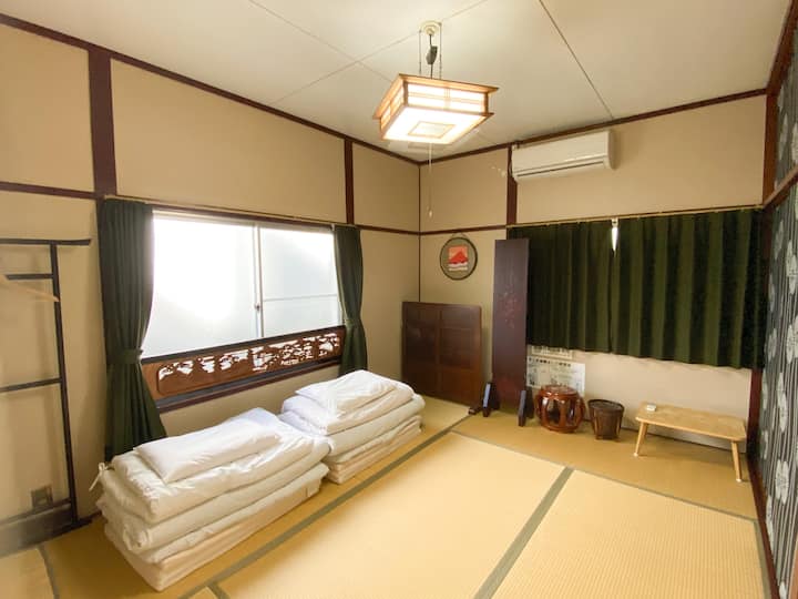 新神戸駅から徒歩3分！ゲストハウスの3名用和室（無料朝食付き） - 神戸市