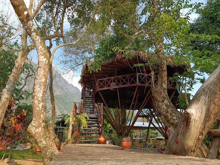 Treehouse A Riverfront - Laos