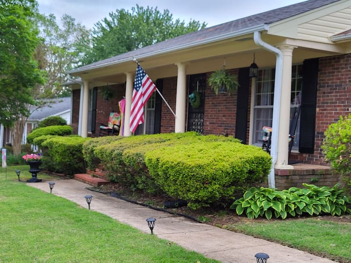 Charming, Peaceful, Clean. Close To Interstate 40. - Jackson, TN