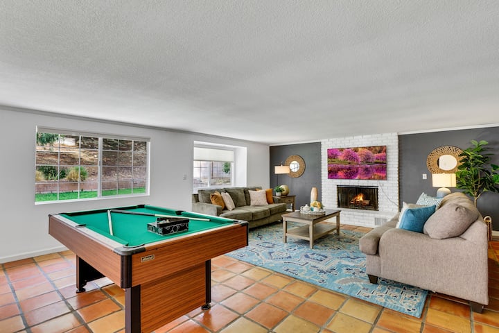 Awesome Stylish Family Home-pool Table - Magic Mountain, CA