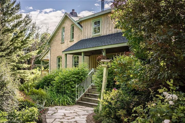 Escape To The Enchanting Storybook House - Port Elgin
