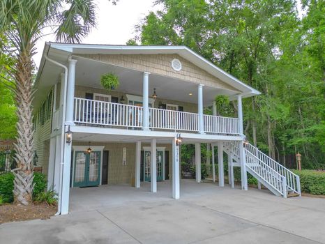 Vacation rentals & Airbnbs in Lake Waccamaw, NC cozycozy