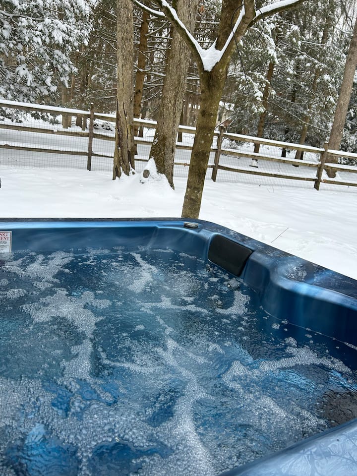Pocono Lake Getaway With Hot Tub - Jim Thorpe, PA