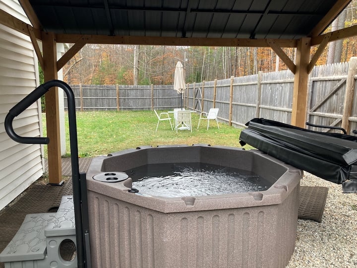 Downtown North Conway With Fire Pit And Hot Tub. - Conway, NH