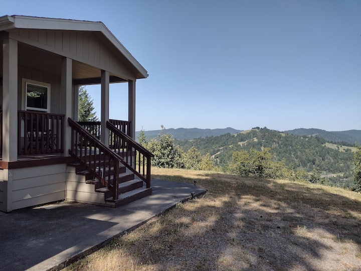 Tranquil Home, Mountain Views - Richardson Grove State Park, Garberville