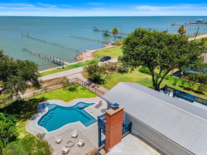 Tranquil Home With Private, Texas-shaped Pool - Kemah, TX
