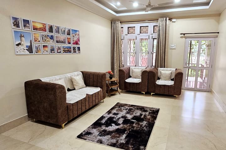 Large 2-bedroom Apartment In Guwahati (With Ac) - ゴウハティ