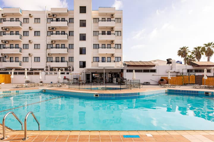 Flora: 1-bedroom Pool View Apartment - Agia Napa