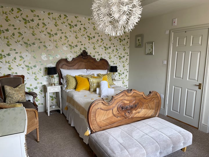 The George:  Our Thyme B&b Suite For Your Trip! - Bradford on Avon