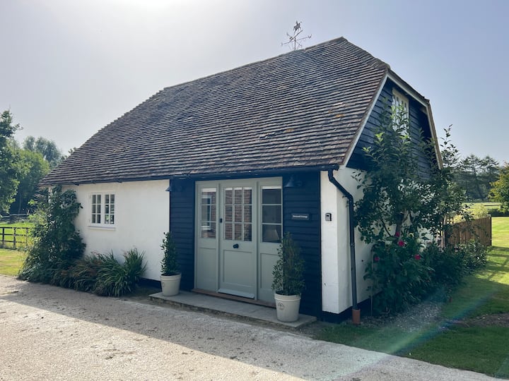 Orchard Cottage - House In Bury - South Downs