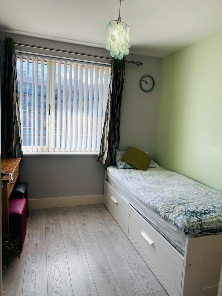 Private Sunny Bedroom - Maynooth