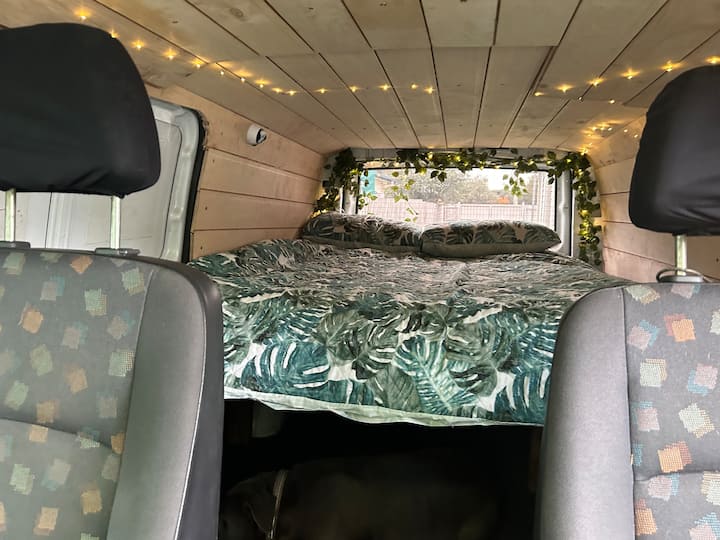 Supervan And A Cosy Garden - Arthurs Seat