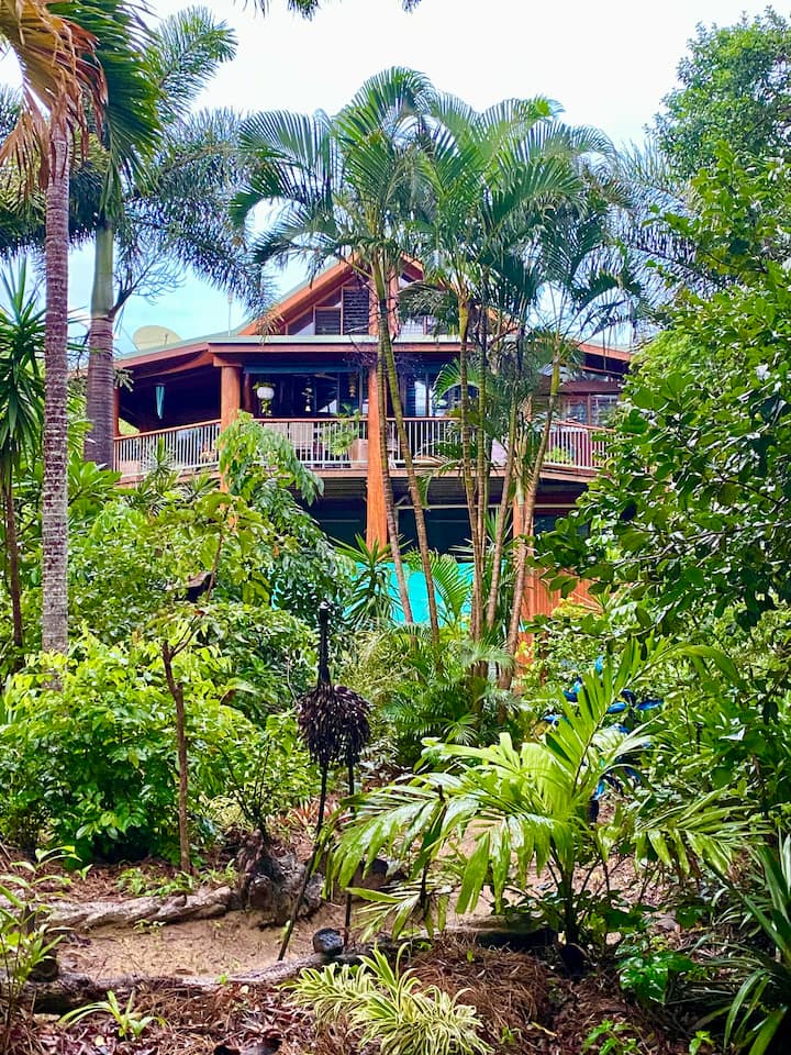 Luxury Tree House On The Beach - Cooktown