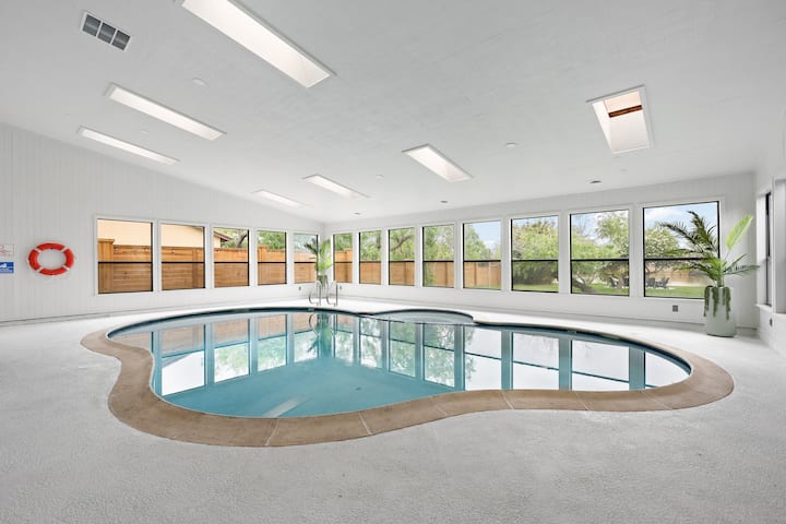 Ultra Luxury; Indoor Pool, Waterfront, Kayaks! + - 브라운즈빌