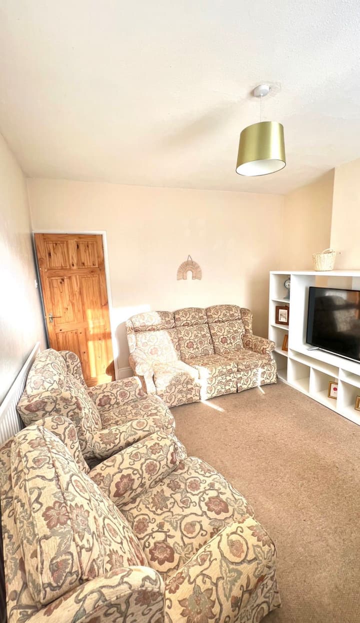 Room In A Family Home - Chesterfield