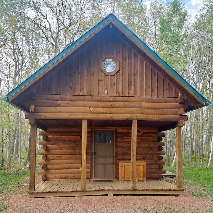 Cozy Rustic Log Cabin - Greenwood, WI