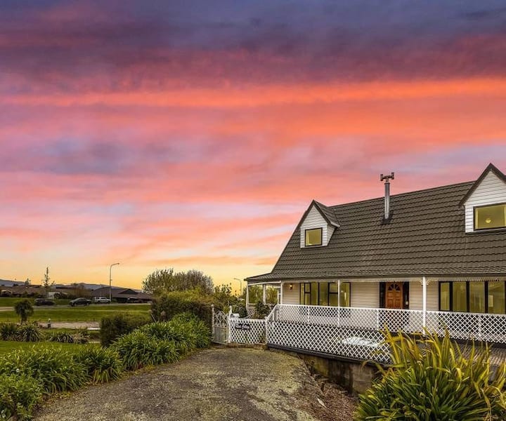 River Cottage With Best Views (Taylor River Views) - Blenheim