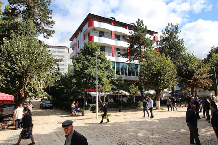 4 Bad, Hotel Restorant Piazza Peshkopi Albania - Debre