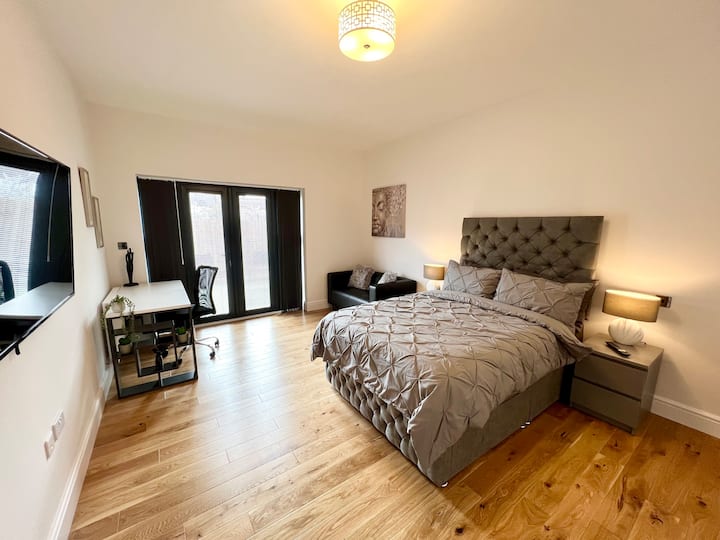 Newly Built Luxury Apartment - Chingford