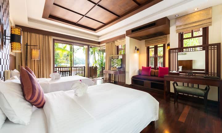 Deluxe Seaside Bungalow With Partial Seaview - Khao Lak