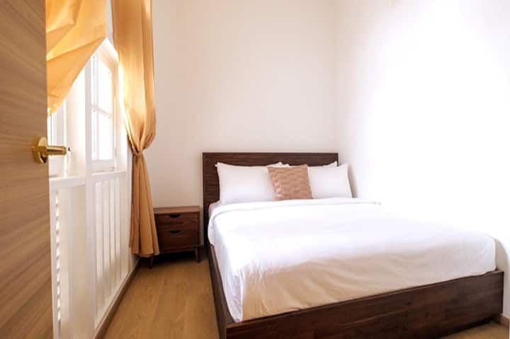 Bugis Street Two Bedroom Apartment Re10 - Bishan