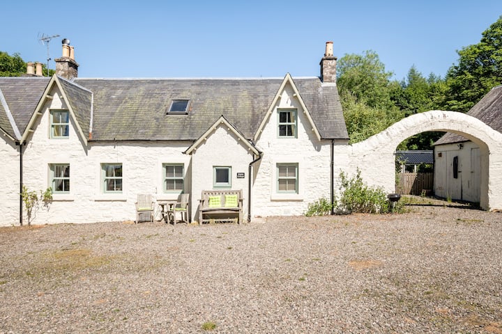 Stable Cottage W/gorgeous View - Dunblane